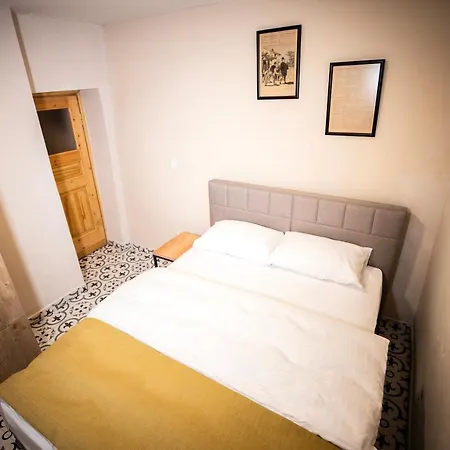 Cosa Zeyrek- At The Heart Of Feriehus *