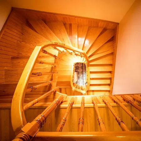 Cosa Zeyrek- At The Heart Of Feriehus