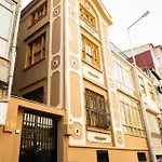 Cosa Zeyrek- At The Heart Of بيت للعطل